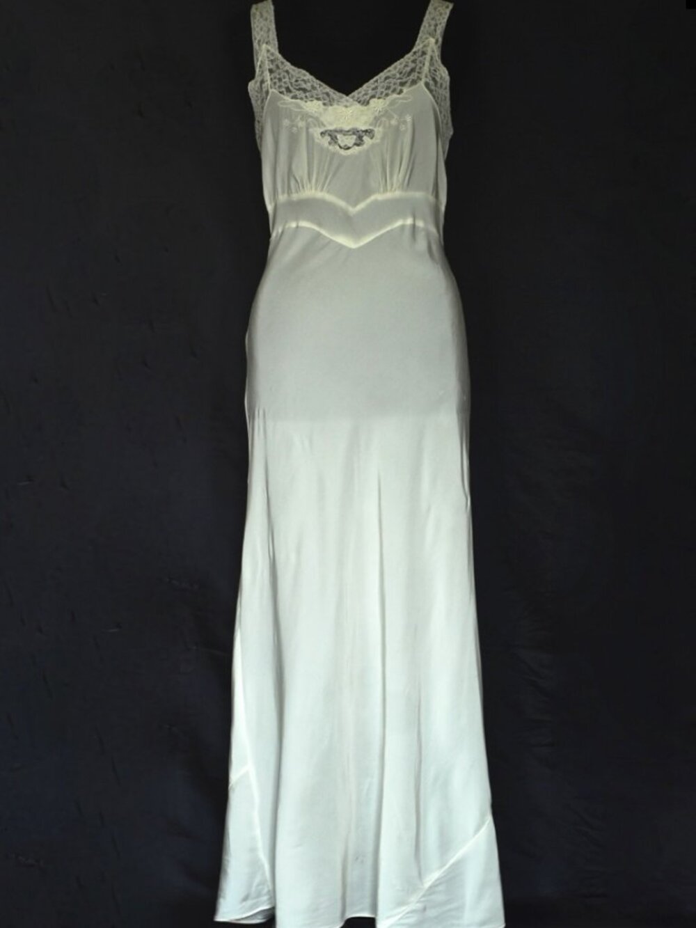 Dorene 1940's Lace Trimmed Bias Cut Long Nightgown - Canada